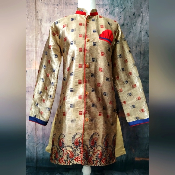 Beautiful Gold Sherwani. - Picture 3 of 11